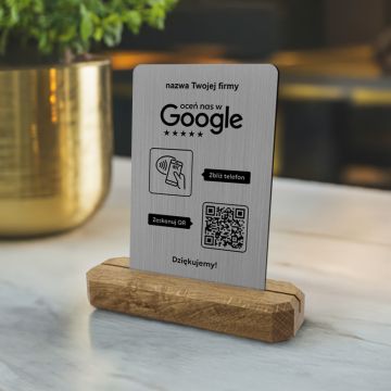 Stojak, prezenter z QR i NFC do zbierania opinii w Google, nazwa firmy, podkład dębowy, srebrny pionowy